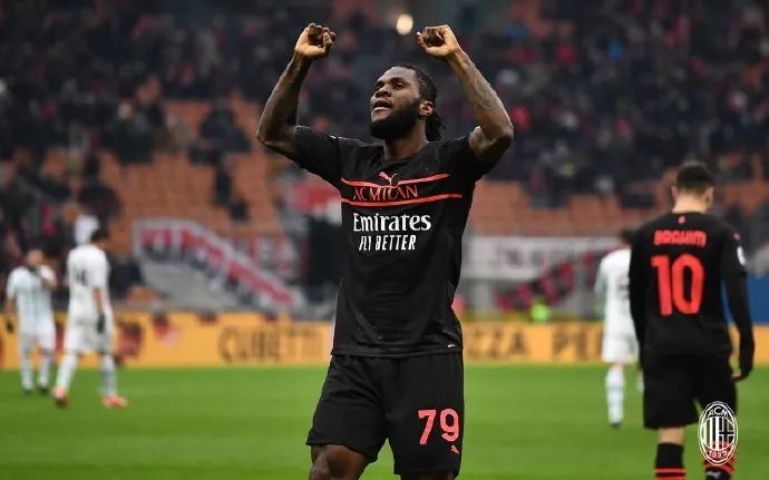  罗马中场核心确认留队 续约谈判终迎突破  