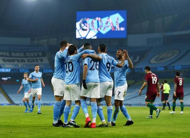  狼队终结曼城连胜，黄喜灿制胜进球  